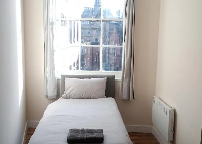 Fish Street Apartments, 8 Fish Street *